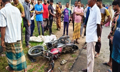 নাভারন-সাতক্ষীরা মহাসড়কে কাভার্ড ভ্যানের ধাক্কায় নিহত ২