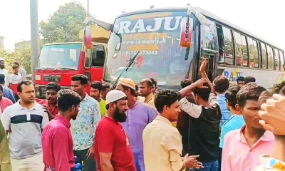 ২০ টাকা থেকে বেড়ে ১০০ টাকা চাঁদা, প্রতিবাদে মহাসড়ক অবরোধ