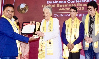 গ্লোবাল বিজনেস অ্যাওয়ার্ডে পেলেন রংপুরের উদ্যোক্তা আবু সায়েম। ছবি- সংগৃহীত গ্লোবাল বিজনেস অ্যাওয়ার্ডে পেলেন রংপুরের উদ্যোক্তা আবু সায়েম। ছবি- সংগৃহীত