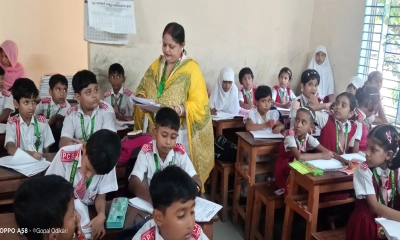 প্রতিবন্ধকতা পেরিয়ে শিক্ষার আলো ছড়াচ্ছেন সুবর্না দাস