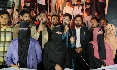 হাদির ওপর হামলা, জড়িতদের গ্রেপ্তারের দাবিতে এনসিপির মশাল মিছিল