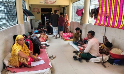 হাসপাতালে ডায়রিয়া রোগীর চাপ, বেড সংকটে বারান্দায় চিকিৎসা