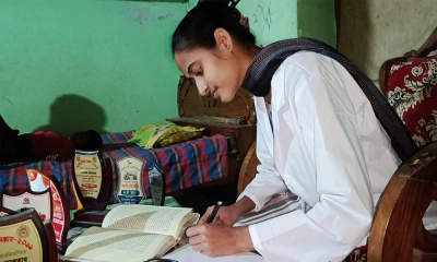 মেডিকেলে চান্স পেলেন বাবা-মা হারানো অনামিকা