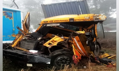 সড়কে লরির ধাক্কায় নিহত ২
