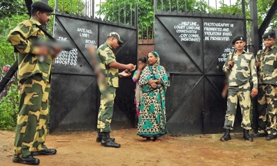সীমান্তে ১০০ বাংলাদেশিকে বিজিবির হাতে তুলে দিলো বিএসএফ