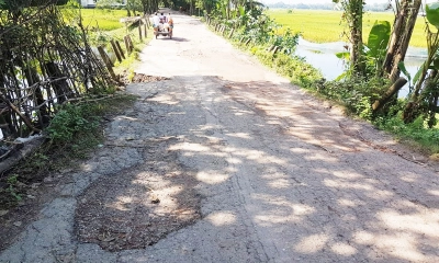 সারিয়াকান্দি সড়কের বেহাল দশা, দুর্ভোগে লক্ষাধিক মানুষ