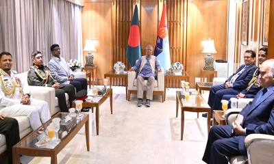 প্রধান উপদেষ্টার সঙ্গে তিন বাহিনীর প্রধানদের সাক্ষাৎ