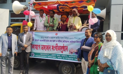 তরুণ ও নারী ভোটারদের উৎসাহে গানে গানে প্রচার