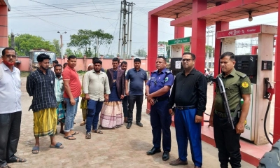 তেল মজুত রেখে বিক্রি বন্ধ, অভিযানে ধরা পড়ল কারসাজি