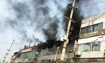 মধুপুরের শপিংমলে আগুন