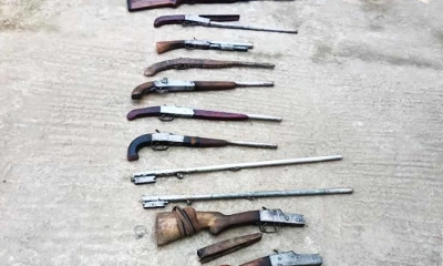 চট্টগ্রামে র্যাবের অভিযানে বিপুল পরিমাণ অস্ত্র উদ্ধার, গ্রেপ্তার ২