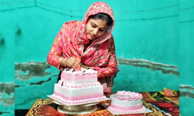 ঘরে তৈরি কেক বিক্রি করে আশা এখন সফল উদ্যোক্তা