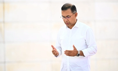 দেশে ফিরেই বাবা-মায়ের কবর জিয়ারত করলেন প্রধানমন্ত্রী