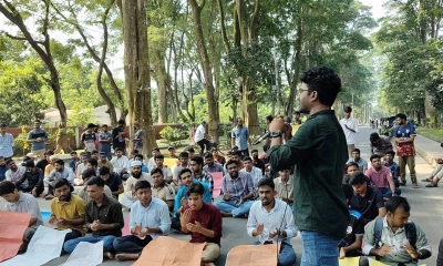 রাবিতে হিজাব নিয়ে শিক্ষকের ‘কটূক্তি’, রাকসুর প্রতিবাদ