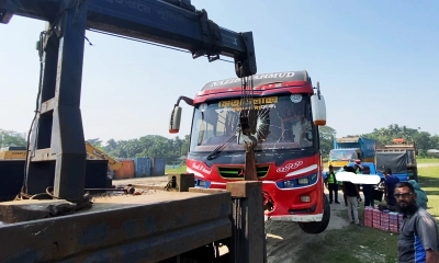 খুলনা-মোংলা মহাসড়কে বাসচাপায় কিশোর নিহত