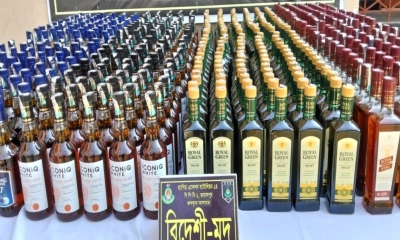 ট্রাকভর্তি বিদেশি মদসহ ৩ কারবারি আটক