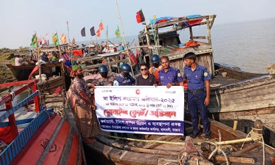 বরগুনায় নিষেধাজ্ঞা অমান্য করায় ৪১ ট্রলার আটক