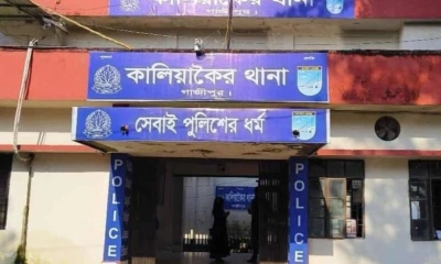 বাড়িতে হামলা চালিয়ে টাকা-স্বর্ণালংকার লুট, আহত ৩