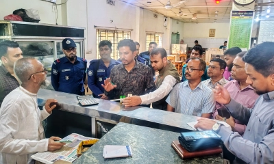 ভ্রাম্যমাণ আদালতের অভিযানে ৫ প্রতিষ্ঠানকে আড়াই লাখ টাকা জরিমানা