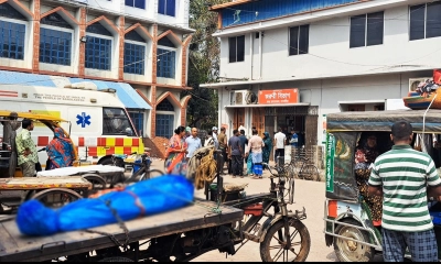 নিজ বাড়ি থেকে গৃহবধূর ঝুলন্ত মরদেহ উদ্ধার
