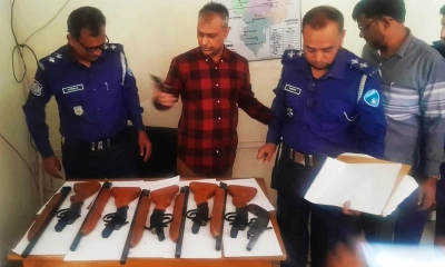 কবরস্থান থেকে ৬টি আগ্নেয়াস্ত্র উদ্ধার