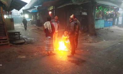 শীতে কাঁপছে ফুলবাড়ী, বিপর্যস্ত জনজীবন