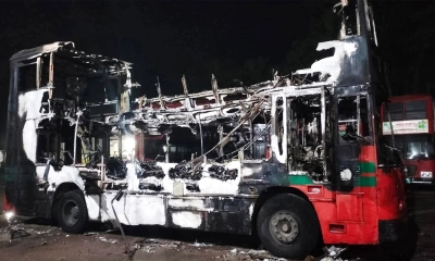 নোয়াখালীতে গভীর রাতে বিআরটিসির ২ বাসে আগুন