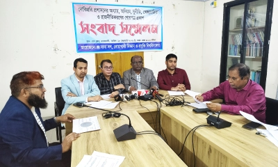 দুর্নীতির শ্বেতপত্র প্রকাশ, ভিসির পদত্যাগ দাবি
