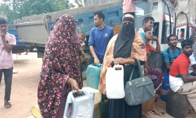স্বামীর ওপর চাপ কমাতে তেলের পাম্পের লাইনে নারীরা