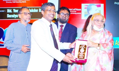 সম্মাননা পেলেন শিক্ষানুরাগী প্রিন্সিপাল নুরে আলম তালুকদার