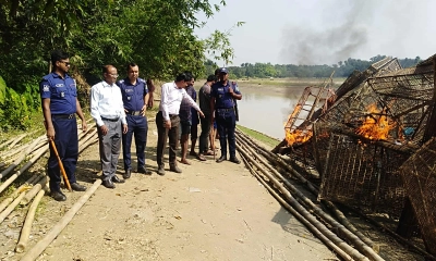 বাগাতিপাড়ায় বড়াল নদীতে অবৈধ বাঁধ উচ্ছেদ অভিযান