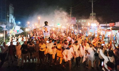 চট্টগ্রাম-১৩ আসনে মনোনয়ন পরিবর্তনের দাবিতে মশাল মিছিল