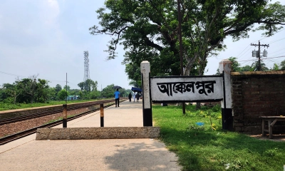 আক্কেলপুরে ট্রেনে কাটা পড়ে যুবকের মৃত্যু