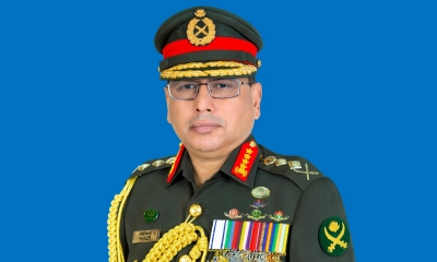 হজ পালন শেষে দেশে ফিরেছেন সেনাপ্রধান
