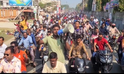 আব্দুল আলিমকে মনোনয়ন দেওয়ার দাবিতে মোটরসাইকেল র‍্যালি। ছবি: রূপালী বাংলাদেশ