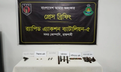 রাজশাহীতে বিদেশি পিস্তলসহ বিপুল পরিমাণ আগ্নেয়াস্ত্র উদ্ধার