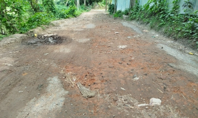 সড়কের বেহাল দশা, দুর্ভোগে পাঁচ গ্রামের মানুষ