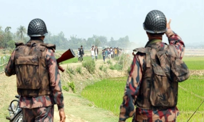 সীমান্তে অনুপ্রবেশকালে বিএসএফ সদস্য আটক
