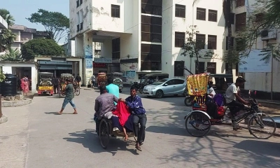 বাস-ইজিবাইকের মুখোমুখি সংঘর্ষে নিহত ২, আহত ৩