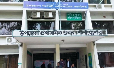 প্রবাসীর স্ত্রীর কক্ষে আপত্তিকর অবস্থায় জামায়াত নেতা আটক