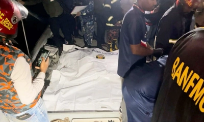ফেরিতে ট্রাকের ধাক্কায় ৫ যানবাহন নদীতে, মৃত্যু ৩