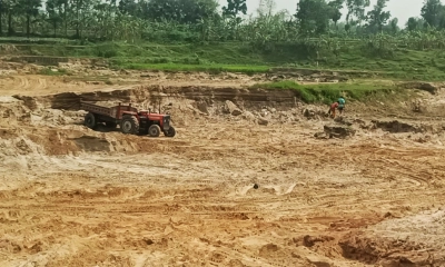 ছোট যমুনায় অবাধে বালু উত্তোলন, হুমকিতে আশ্রয়ণ প্রকল্প