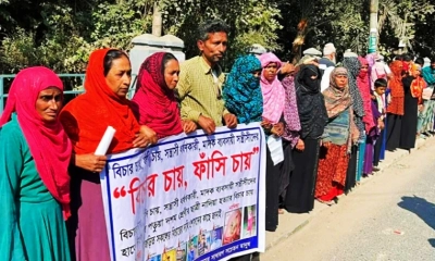 স্কুলছাত্রী হত্যা ও ধর্ষণে জড়িতদের ফাঁসির দাবিতে মানববন্ধন