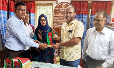 নওগাঁর রাণীনগরে তিন শিক্ষা কর্মকর্তাকে সংবর্ধনা প্রদান