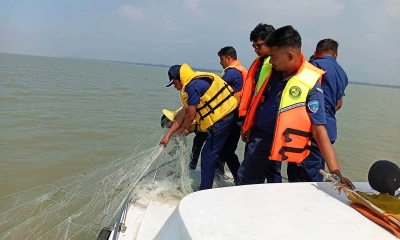নিষেধাজ্ঞা অমান্য করে ইলিশ ধরায় ৬১ জেলে আটক