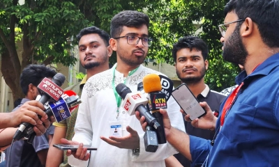 ভোট দিলেন ছাত্রশিবির সমর্থিত প্যানেলের ভিপি-জিএস প্রার্থী