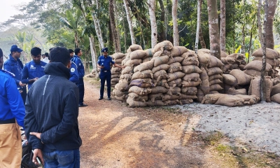 খালের পাড় থেকে বেওয়ারিশ ৪৫০ বস্তা আলু জব্দ