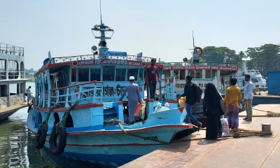 চাঁদপুর-ঢাকা নৌরুটে দ্রুতগামী নৌযান দেওয়ার দাবি