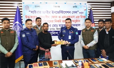 ৮৬টি মোবাইল উদ্ধার করে প্রকৃত মালিকদের কাছে হস্তান্তর