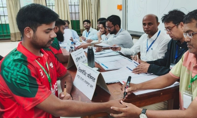 আড়াই ঘন্টায় ভোট পড়েছে ২১ শতাংশ: প্রধান রিটার্নিং কর্মকর্তা